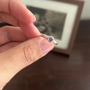 White gold ring ruby and diamonds 0.06 TW/SI